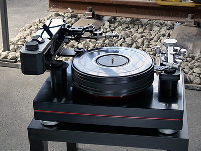 Figure 2. The Dereneville Modulaire MK III turntable + DTT-01-S (Courtesy of AVDesignHaus).