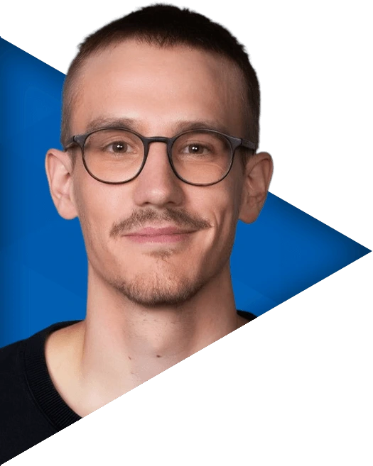 Simon Bachmann headshot.