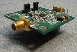 目的：この低コストCDMA RFパワーアンプのセルラバンド性能をチューニングして測定する