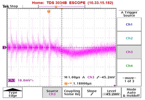 Figure 11.  MAX5134 glitch impulse measurement using the same setup conditions as in Figure 7 but with a standard scope probe with long alligator ground clip connection to the PCB. 