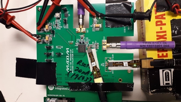 Figure 4. FET probe connections for DAC Clock and DCLK signals on the MAX19693 EV kit.