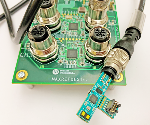 Figure 2.The MAXREFDES171# reference design (right) connected to the MAXREFDES165# IO-Link master reference design (left) for verification.