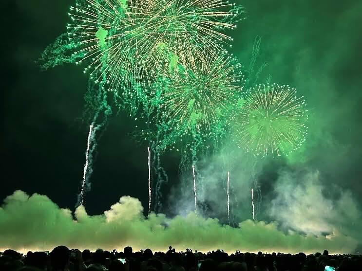 図1.大曲の花火（その1）素人スマホ撮影、ご容赦を！