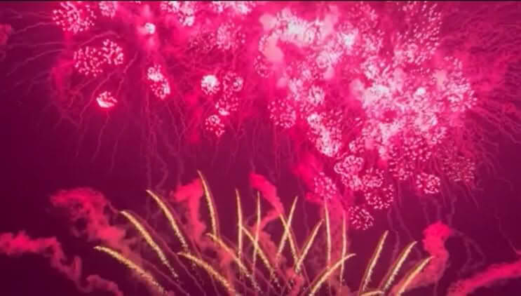 図2.大曲の花火（その2）こちらもご容赦を！